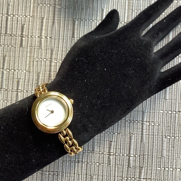 Authentic GUCCI gold tone watch w/ bezels π₯π₯ - Picture 7 of 12
